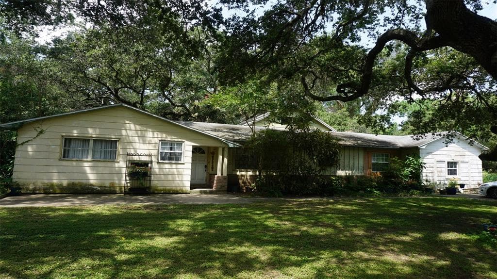 8230 74TH STREET N PINELLAS PARK, FL 33781