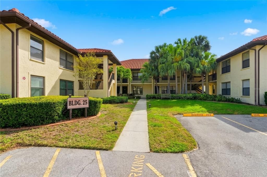 2506 HAMMOCK COURT UNIT 2506 CLEARWATER, FL 33761