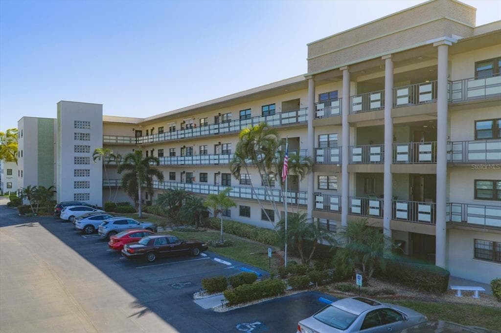 6080 80TH STREET N UNIT 102 ST PETERSBURG, FL 33709