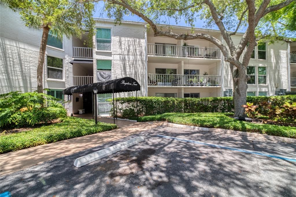 3325 BAYSHORE BOULEVARD UNIT C13 TAMPA, FL 33629
