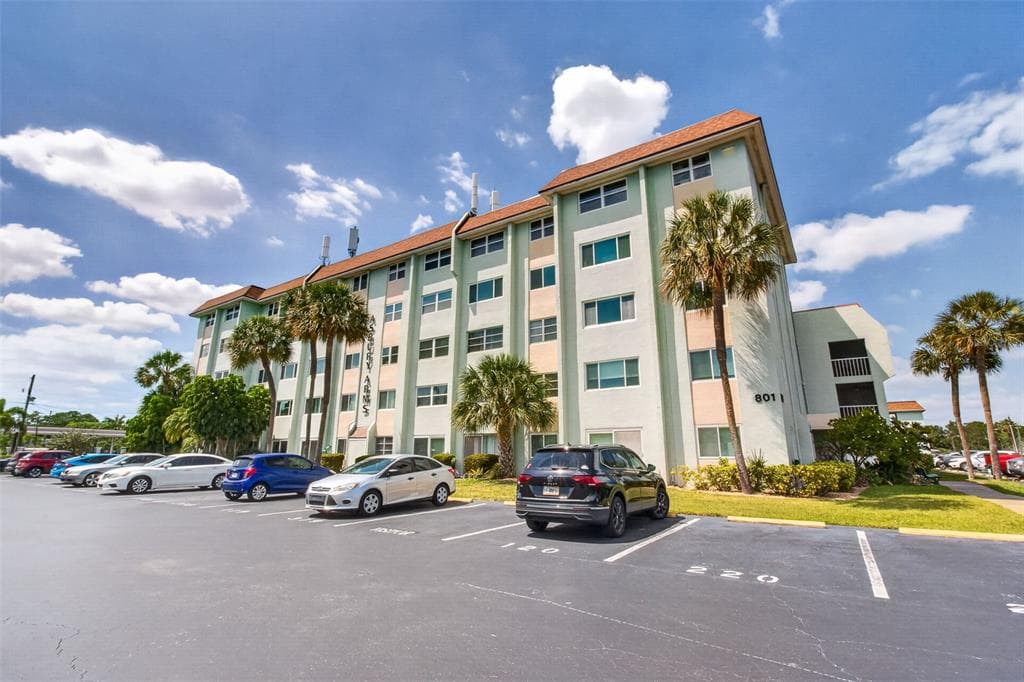 801 83RD AVENUE N UNIT 508 ST PETERSBURG, FL 33702