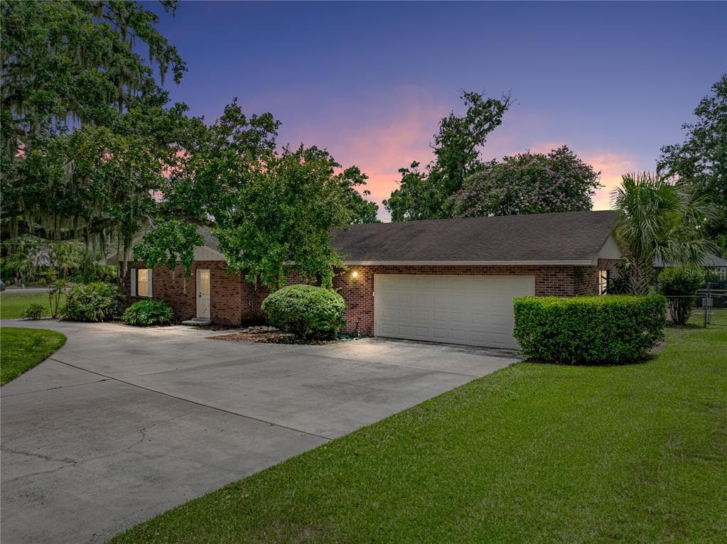 609 W PIPKIN ROAD LAKELAND, FL 33813