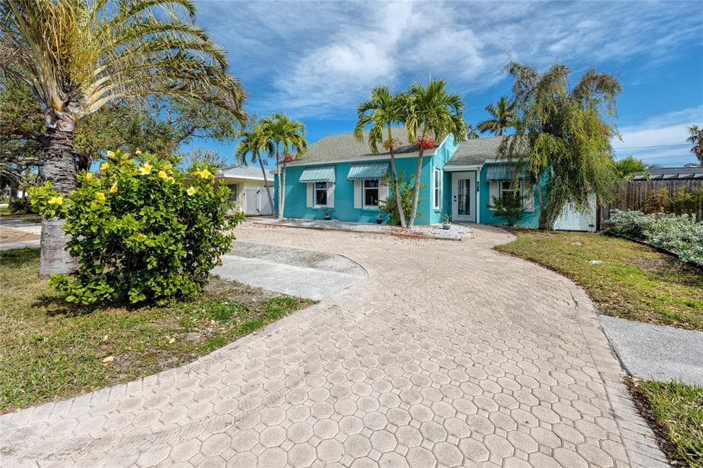 815 LANTANA AVENUE CLEARWATER BEACH, FL 33767