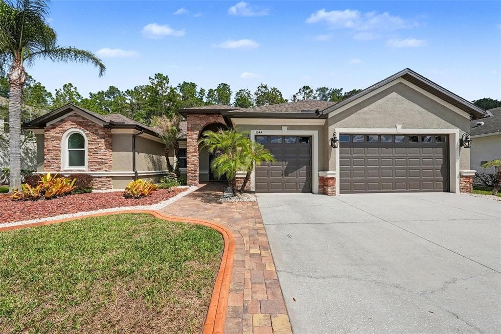 1644 BEACONSFIELD DRIVE