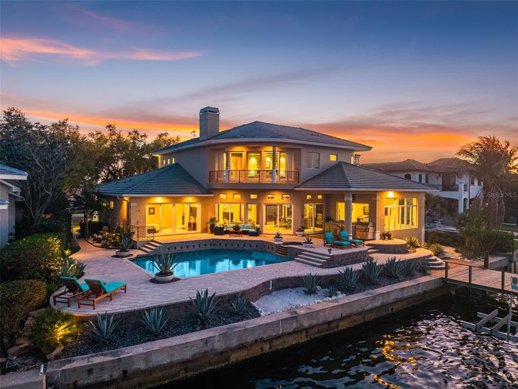 2279 MERMAID POINT NE ST PETERSBURG, FL 33703