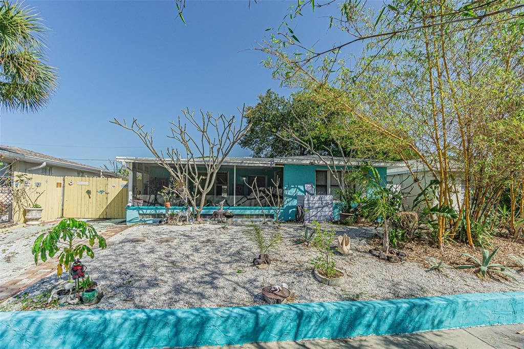 1024 APACHE TRAIL CLEARWATER, FL 33755