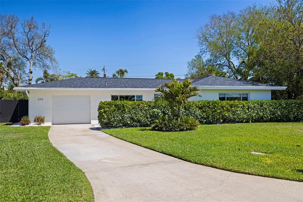 259 MINEOLA DRIVE E BELLEAIR BLUFFS, FL 33770