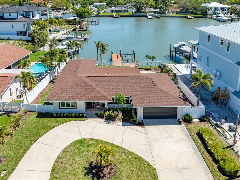 405 BUTTONWOOD LANE