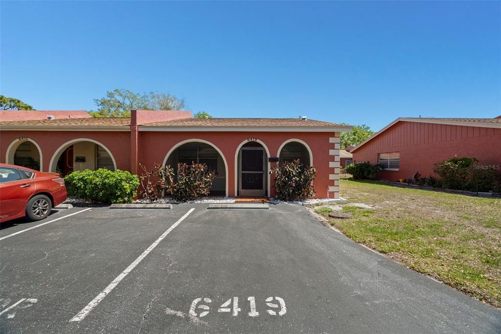 6419 BONNIE BAY CIRCLE N PINELLAS PARK, FL 33781