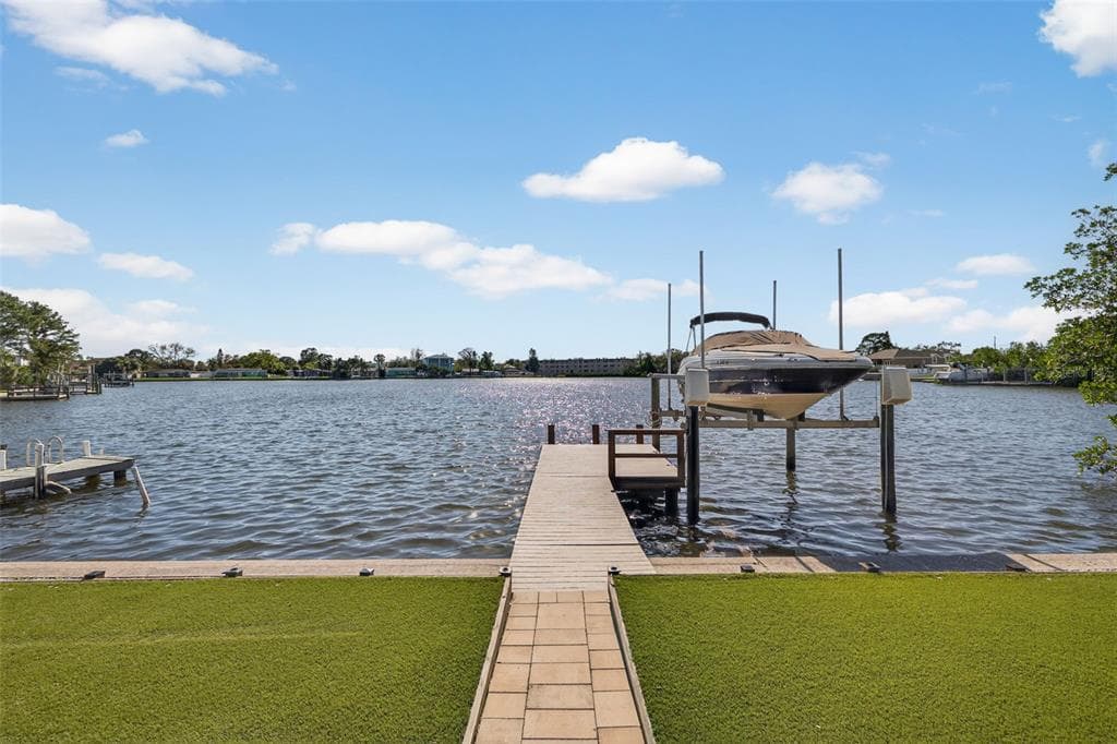 8848 SUNLIT COVE DRIVE NE ST PETERSBURG, FL 33702