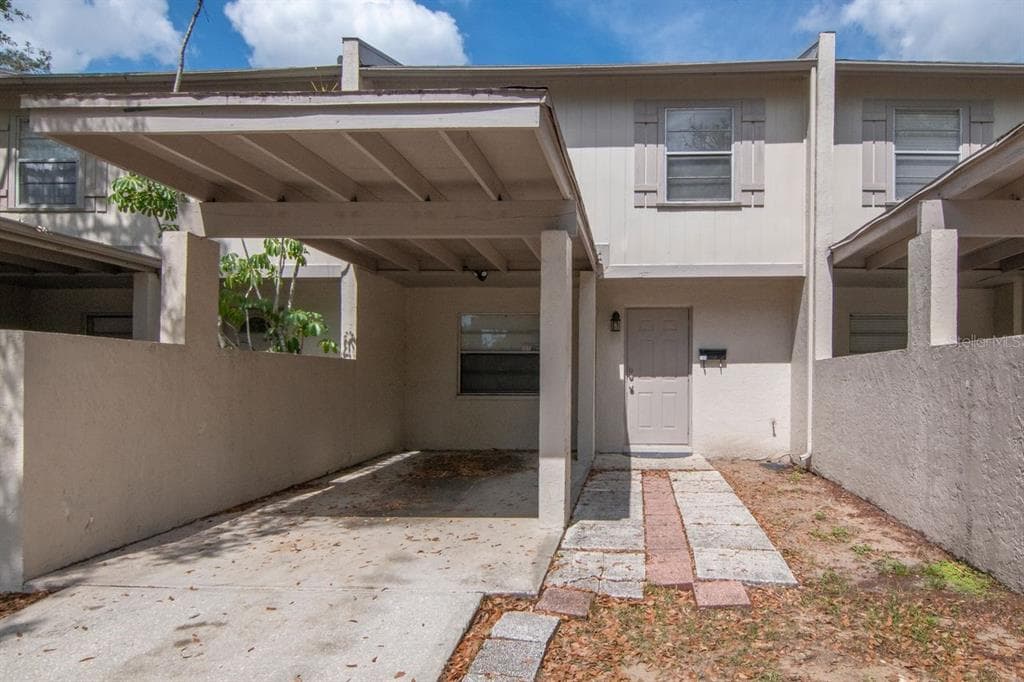 5166 TENNIS COURT CIRCLE UNIT 52 TAMPA, FL 33617