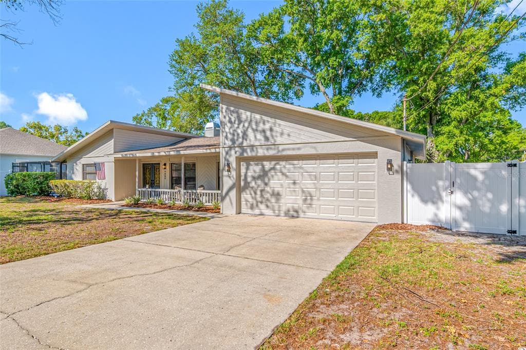 9880 W BAY STREET SEMINOLE, FL 33776