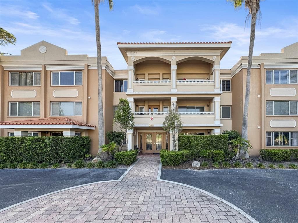 950 BROADWAY UNIT 205 DUNEDIN, FL 34698