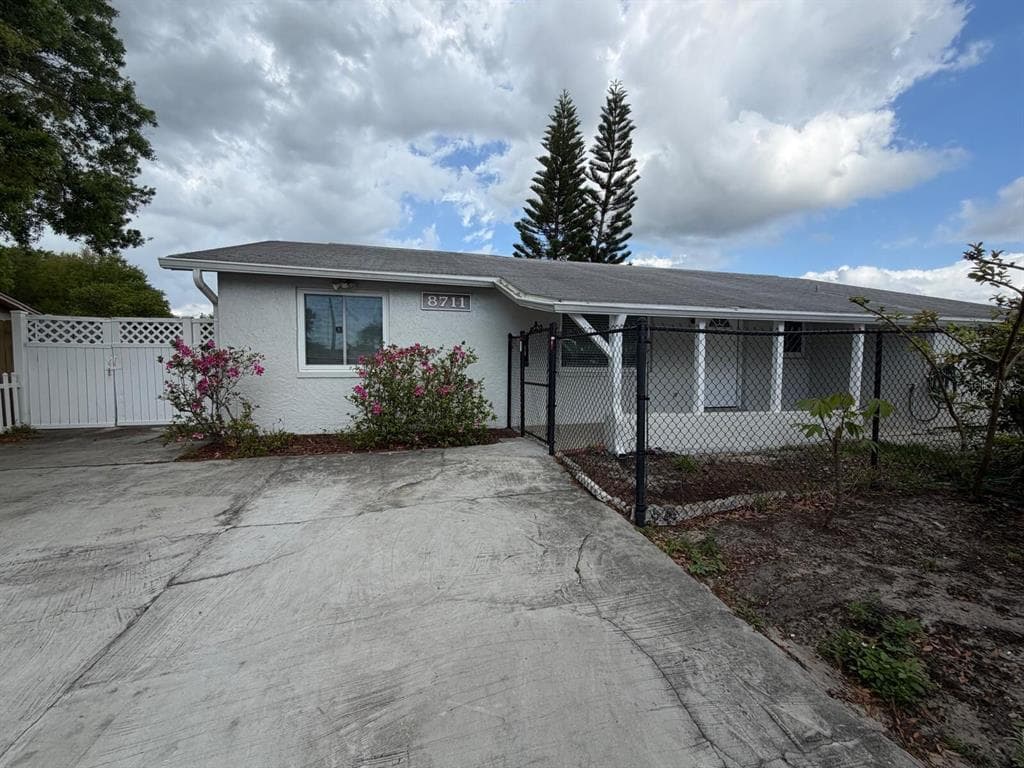 8711 SAGE COURT TAMPA, FL 33634