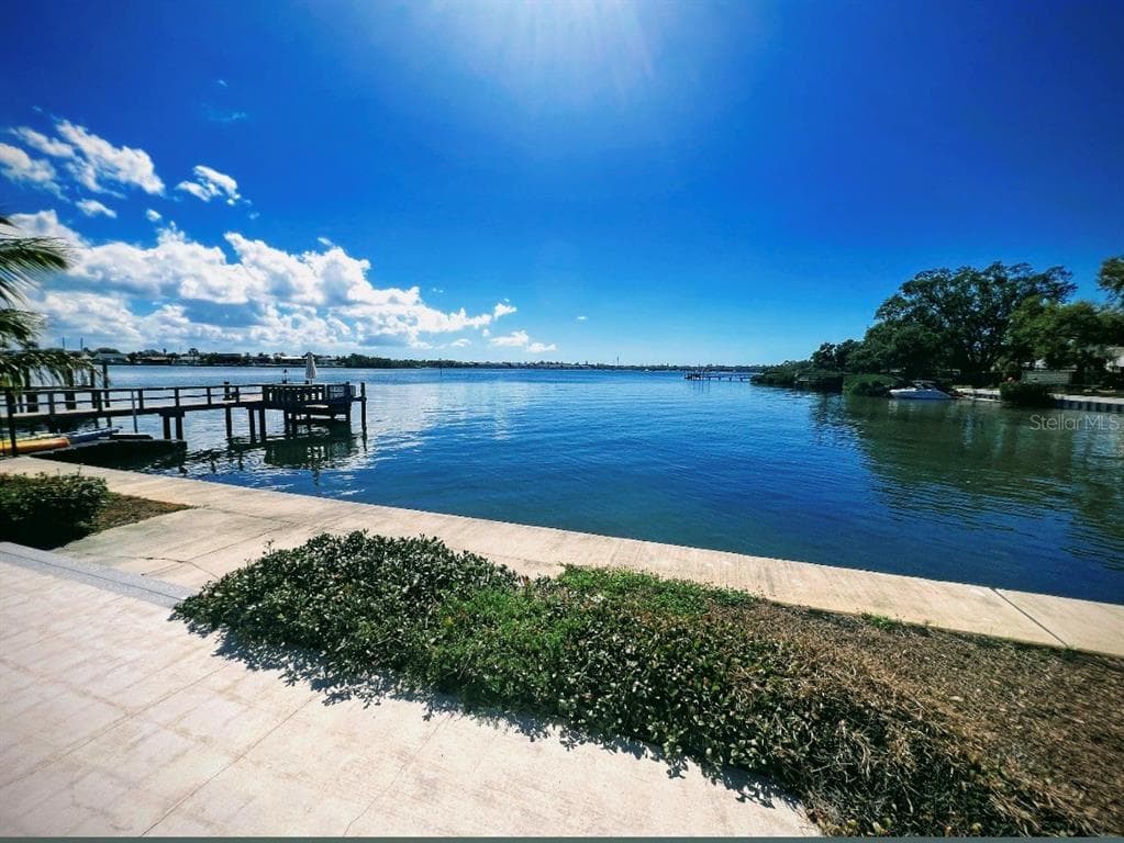 2431 SUNRISE DRIVE SE ST PETERSBURG, FL 33705