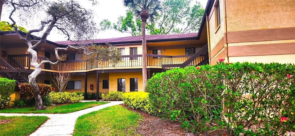 2661 SABAL SPRINGS CIRCLE UNIT 204 CLEARWATER, FL 33761