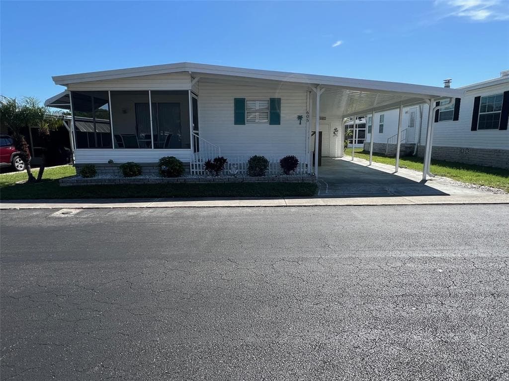 605 QUEEN PALM STREET LARGO, FL 33778
