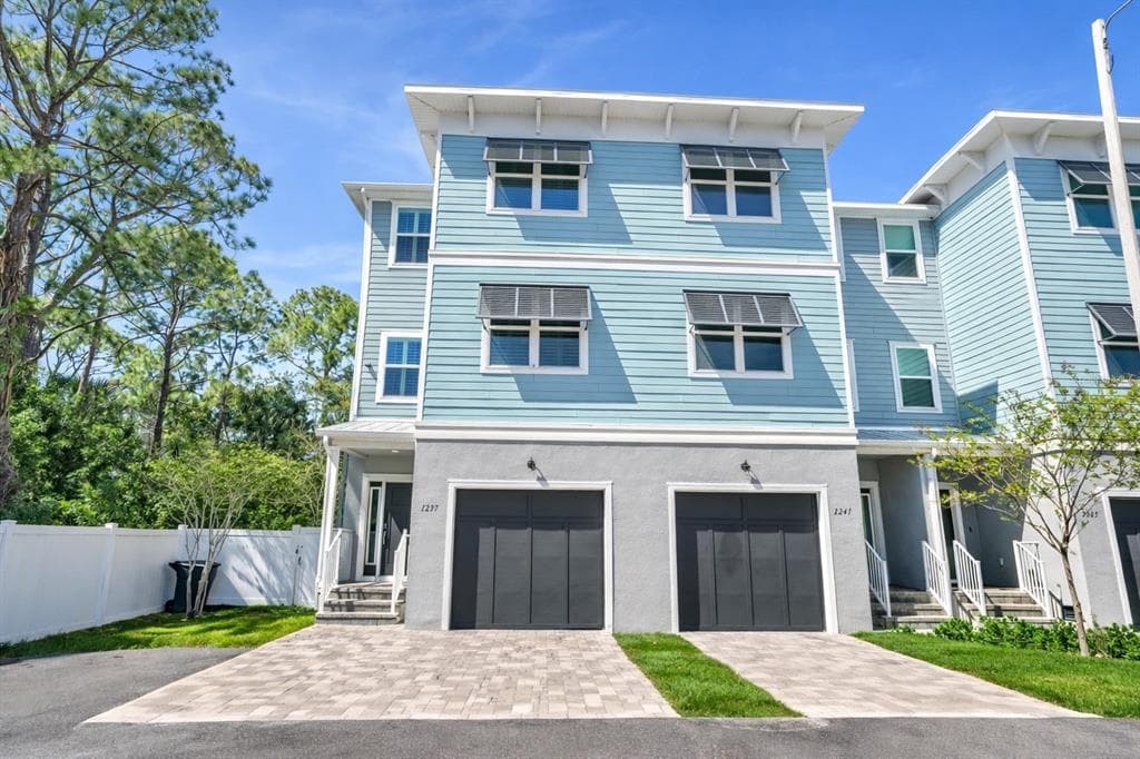 1237 SAVONA DRIVE NE ST PETERSBURG, FL 33702