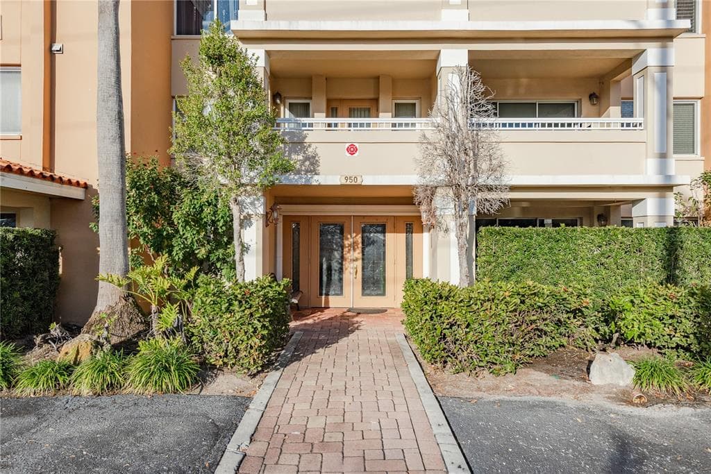 950 BROADWAY UNIT 103