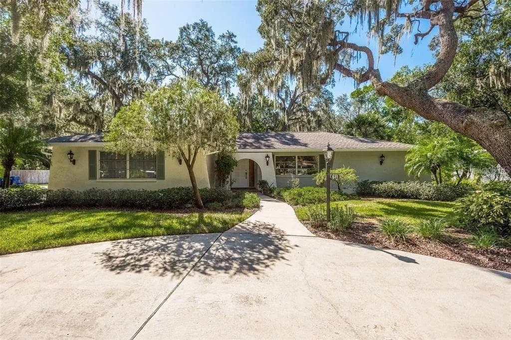 511 CRYSTAL BEACH AVENUE CRYSTAL BEACH, FL 34681