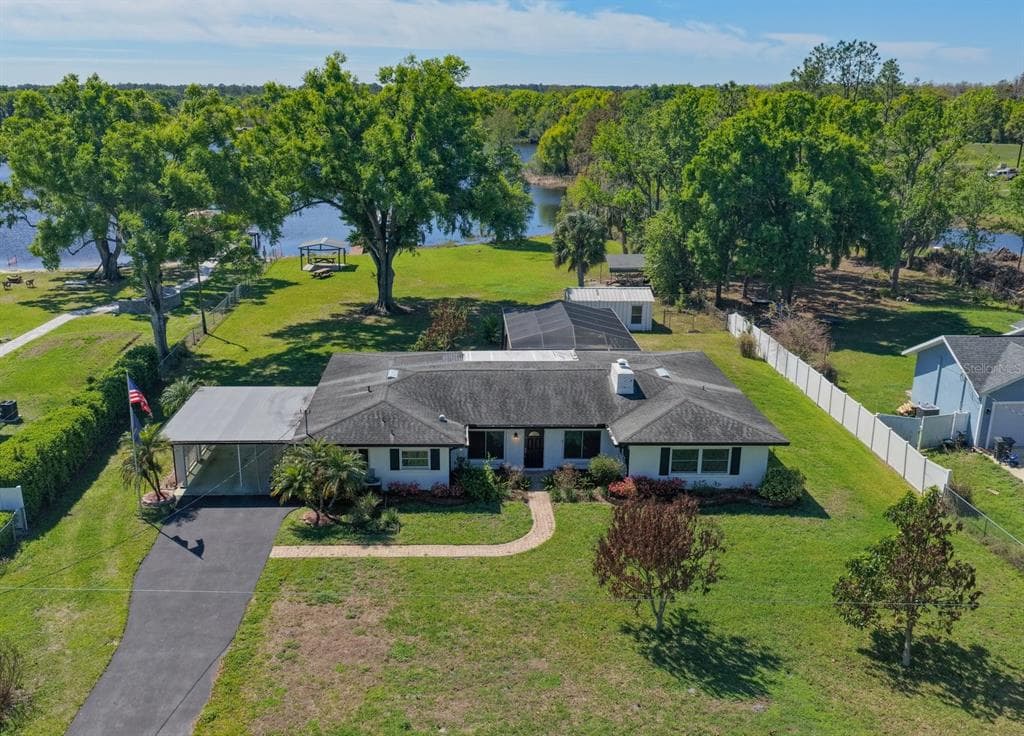 421 E COUNTY LINE ROAD LUTZ, FL 33549