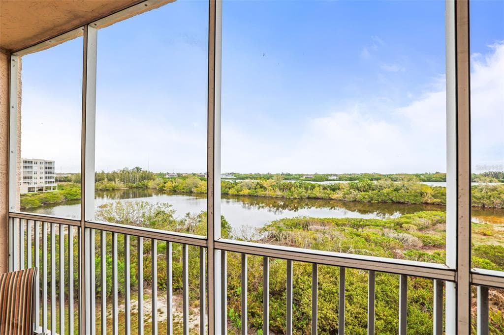6399 SHORELINE DRIVE UNIT 4305 ST PETERSBURG, FL 33708