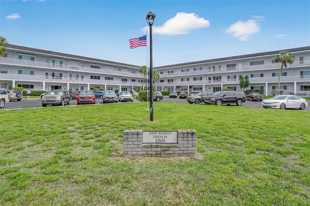 2001 WORLD PARKWAY BOULEVARD UNIT 3 CLEARWATER, FL 33763