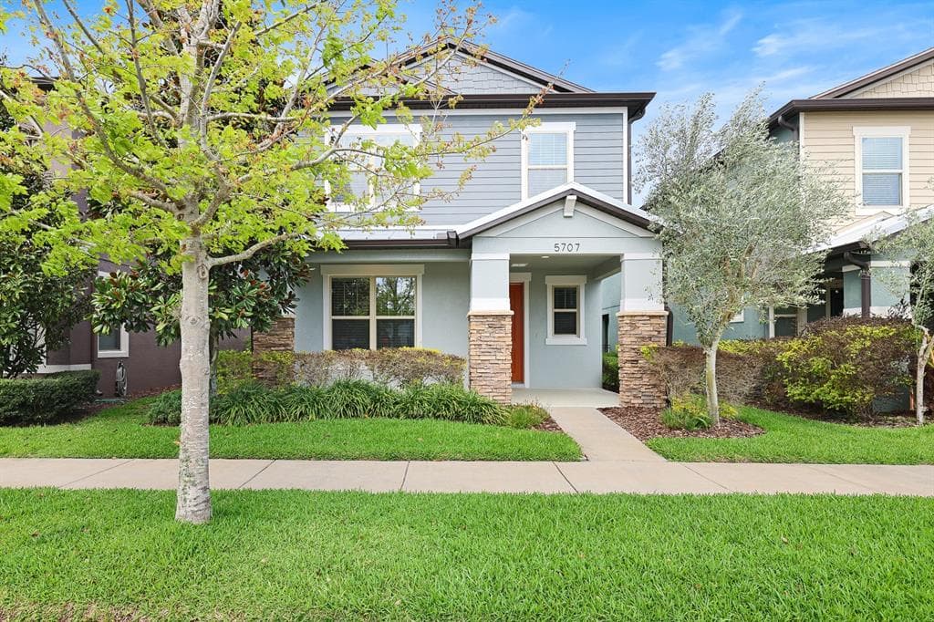 5707 VILLAGE CENTER DRIVE LITHIA, FL 33547