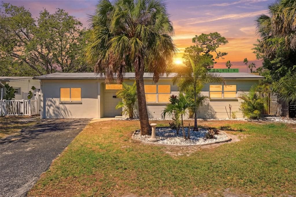 4234 HARRISBURG STREET NE ST PETERSBURG, FL 33703