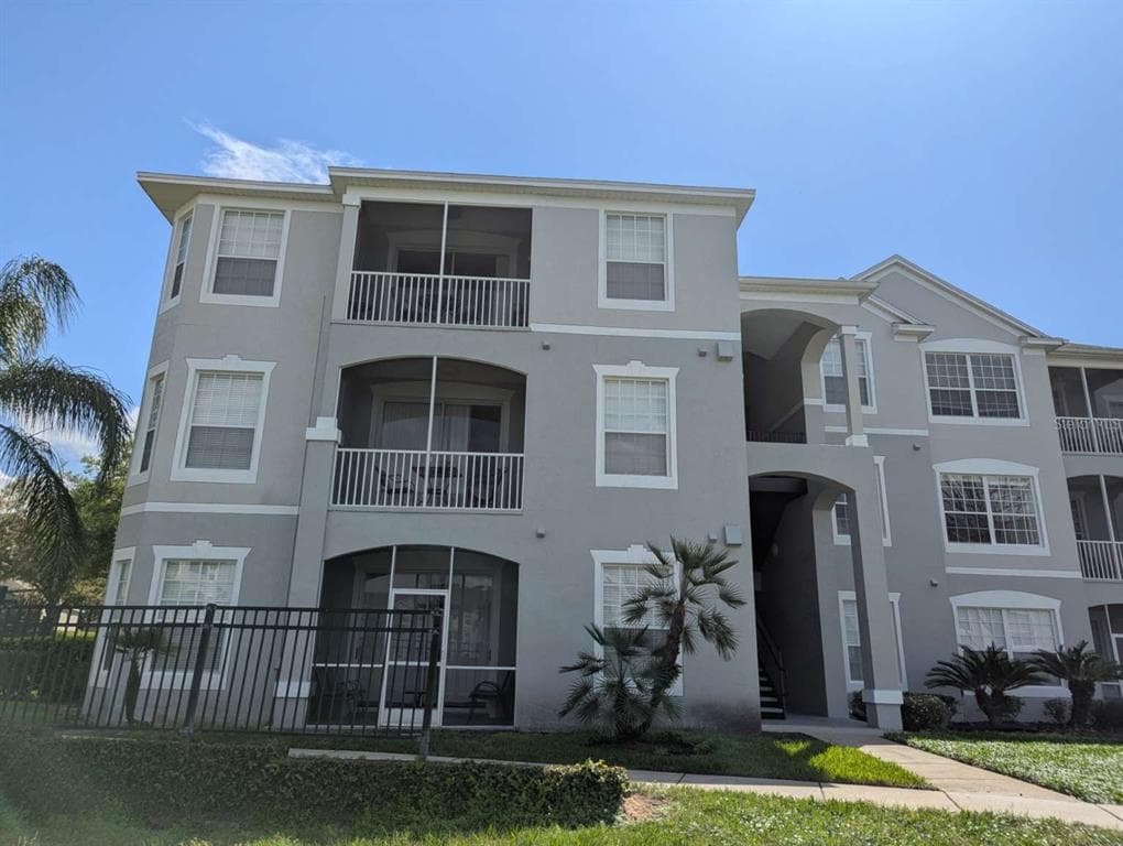 8105 COCONUT PALM WAY UNIT 305 KISSIMMEE, FL 34747