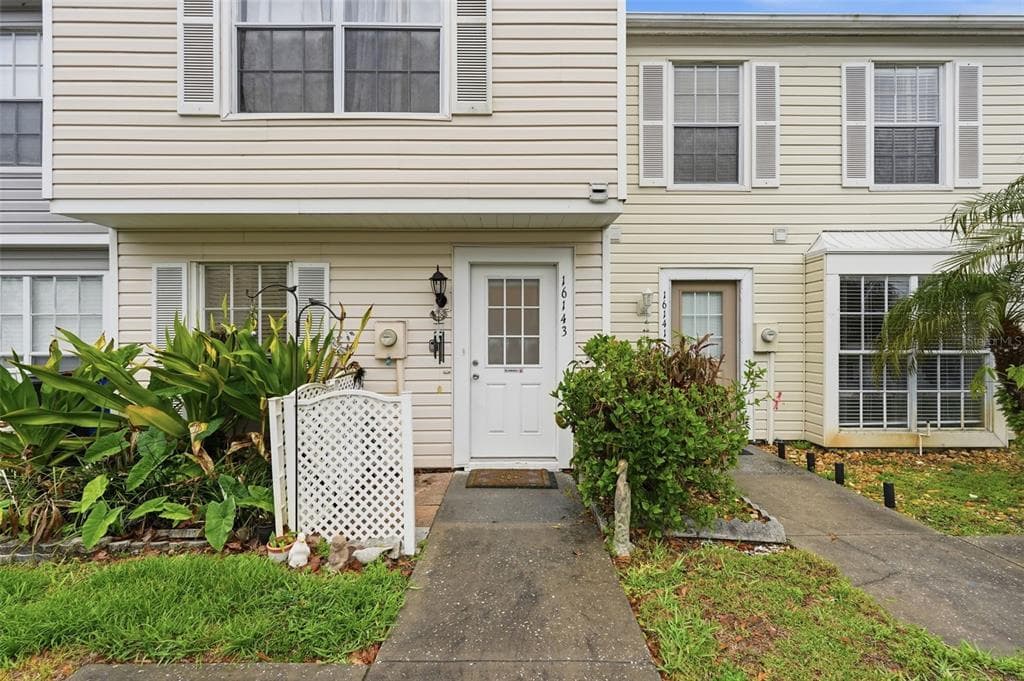16143 RAMBLING VINE DRIVE E TAMPA, FL 33624