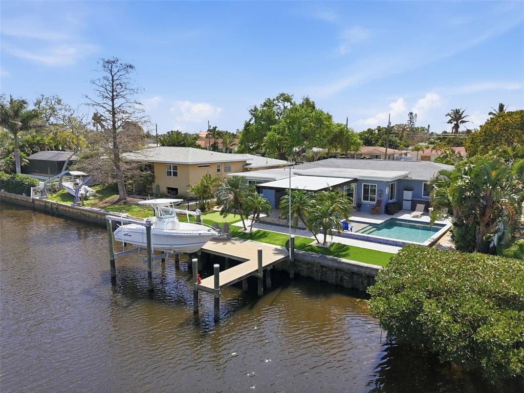 9571 SUN ISLE DRIVE NE ST PETERSBURG, FL 33702