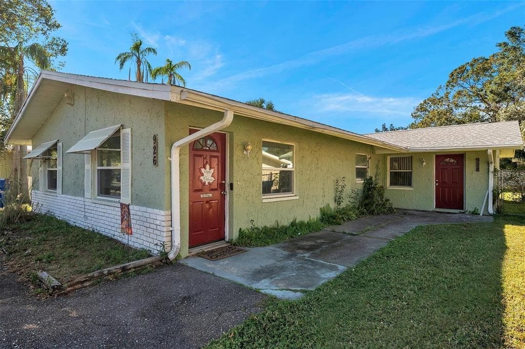 926 LAKE PALMS DRIVE LARGO, FL 33771