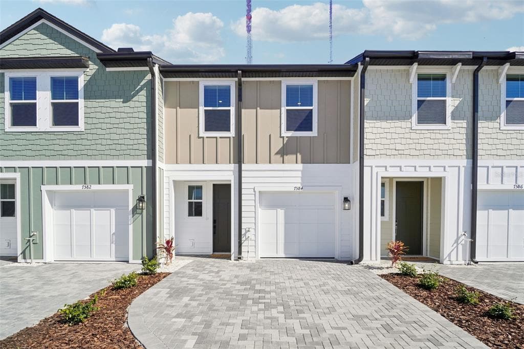 7584 DEER VALLEY CIRCLE TAMPA, FL 33635