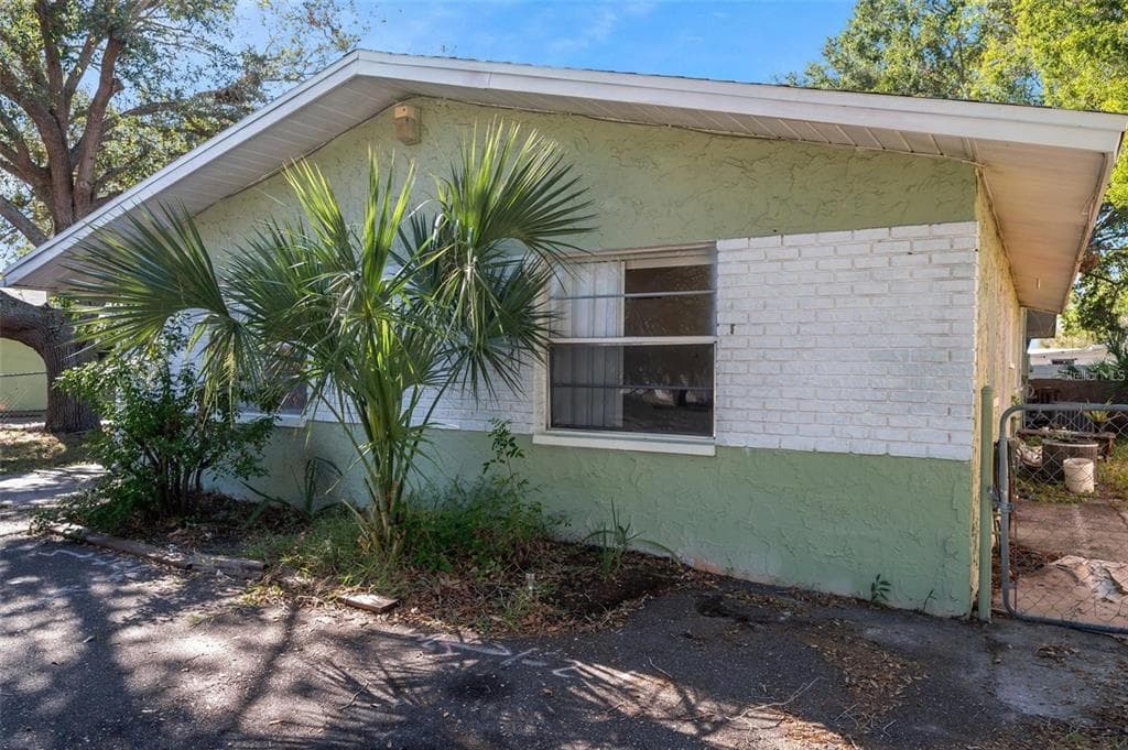 914 LAKE PALMS DRIVE LARGO, FL 33771