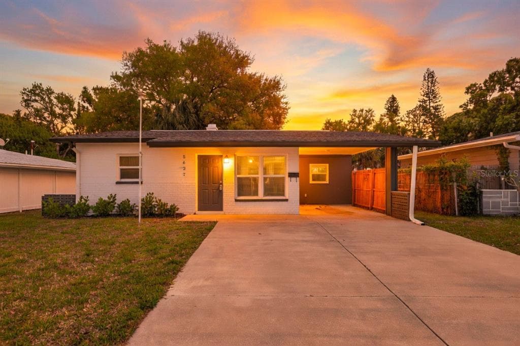 5627 COMMONWEALTH AVENUE N ST PETERSBURG, FL 33703