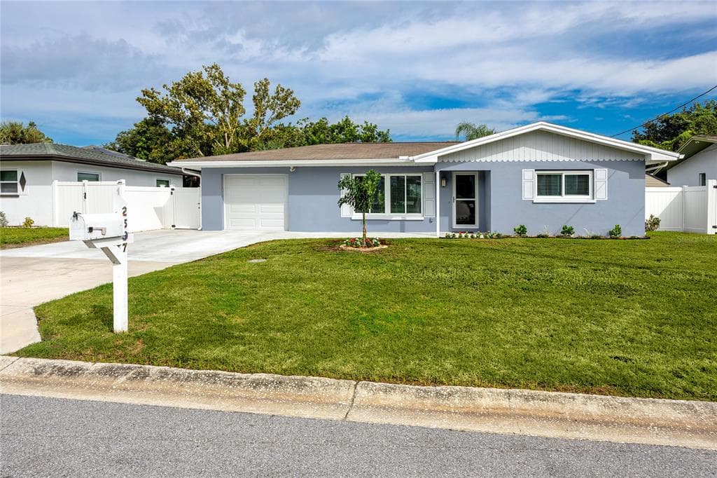 2597 CRESCENT DRIVE LARGO, FL 33770