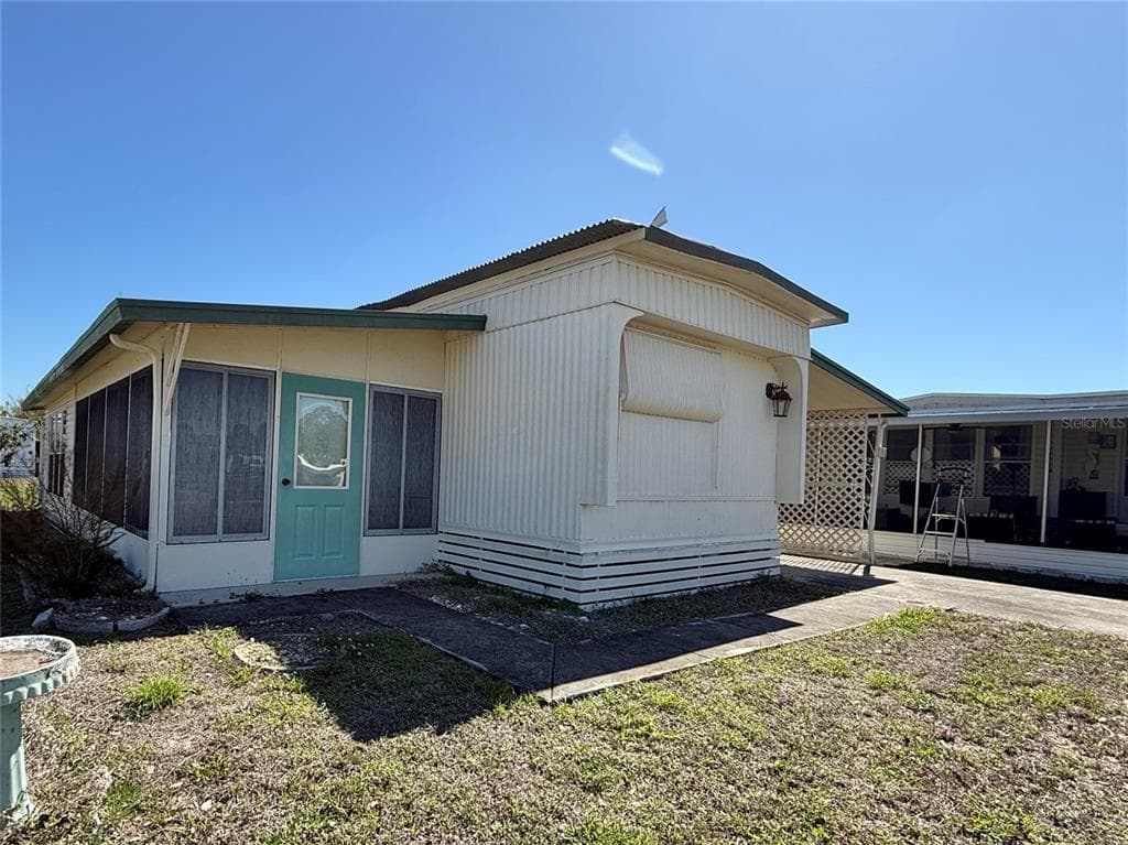 105 SAINT MARTINS WAY APOLLO BEACH, FL 33572
