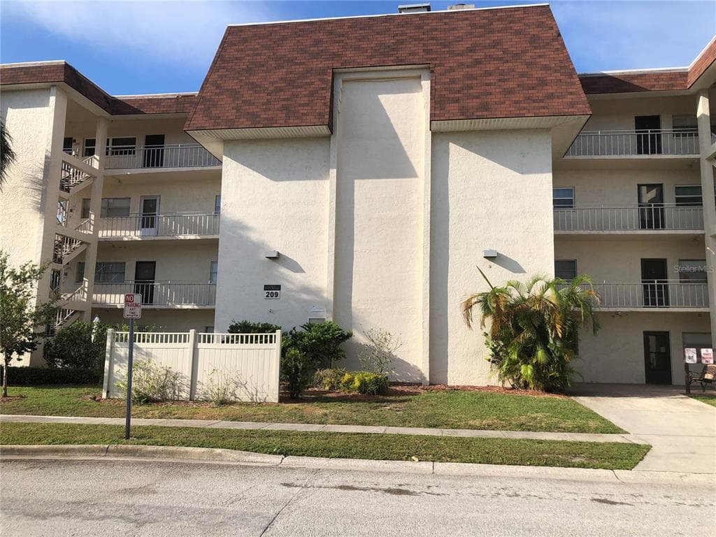 209 NE LINCOLN CIRCLE N UNIT 406