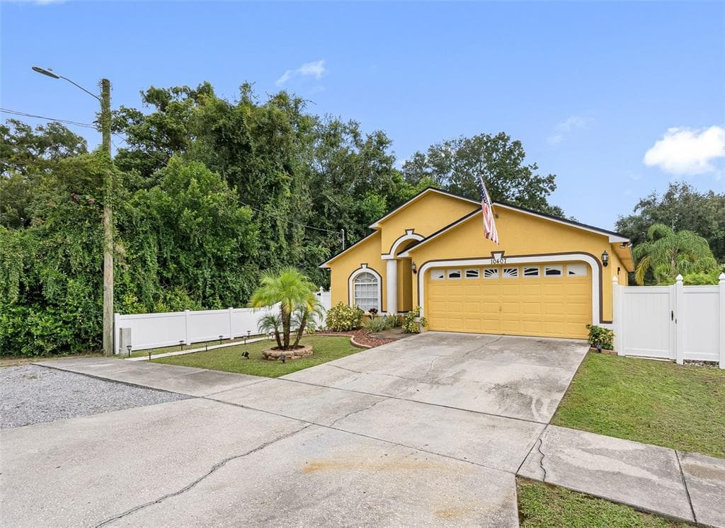 10407 N WOODMERE ROAD TAMPA, FL 33617