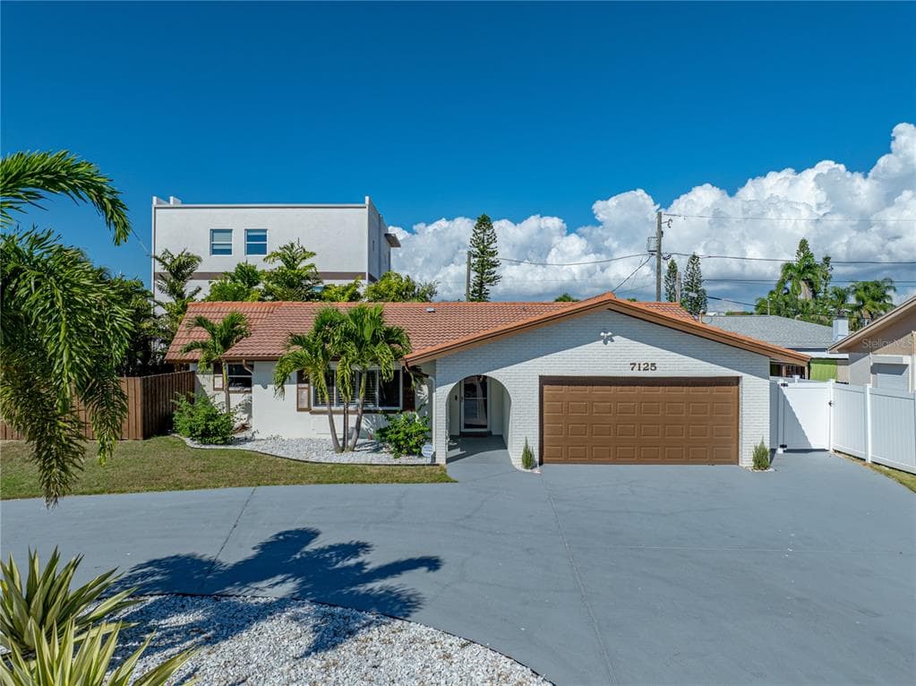 7125 S SHORE DRIVE S SOUTH PASADENA, FL 33707