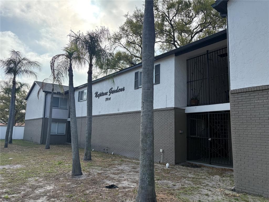 3914 W NEPTUNE STREET UNIT 27 TAMPA, FL 33629