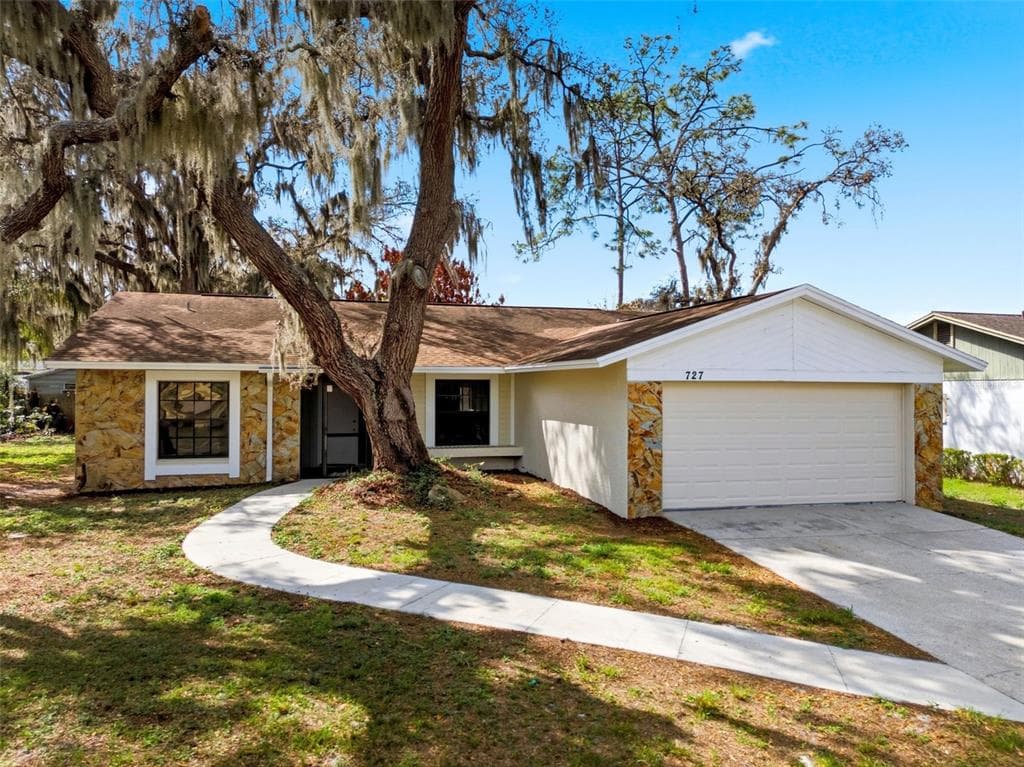 727 ISLETON DRIVE BRANDON, FL 33511