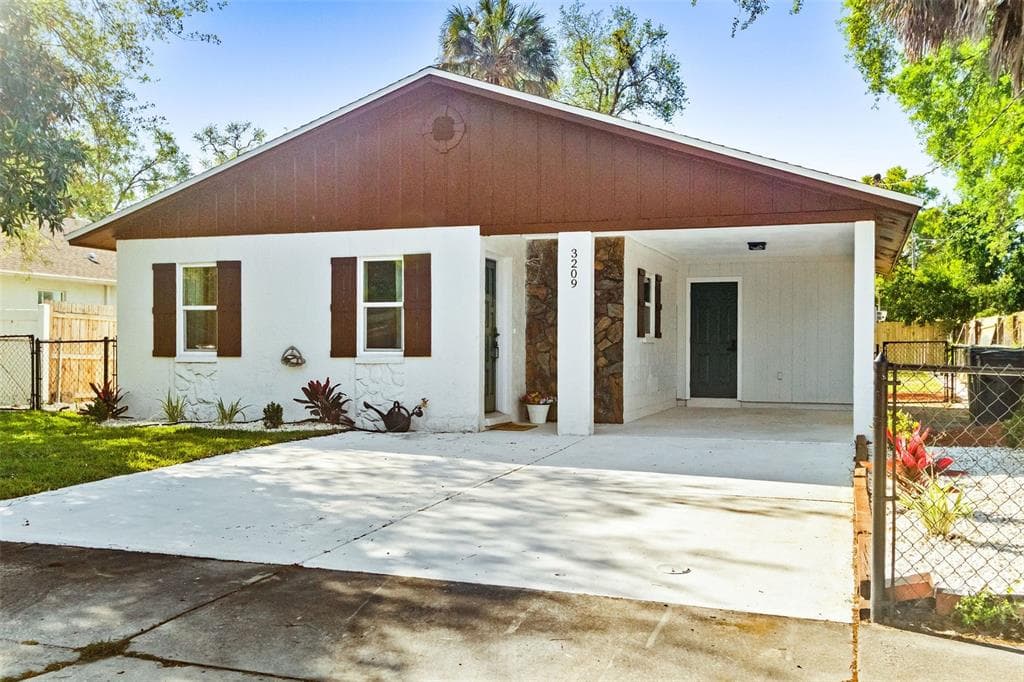 3209 E FRIERSON AVENUE TAMPA, FL 33610