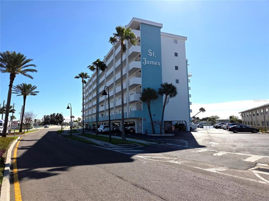 285 107TH AVENUE UNIT 505 TREASURE ISLAND, FL 33706