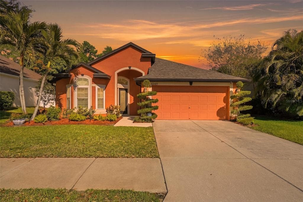 1240 BLUFFS CIRCLE DUNEDIN, FL 34698