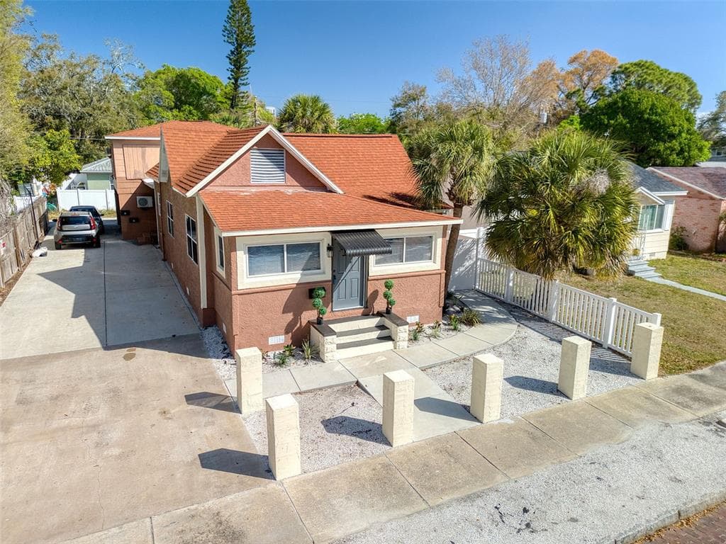 675 16TH AVENUE S UNIT 1 ST PETERSBURG, FL 33701