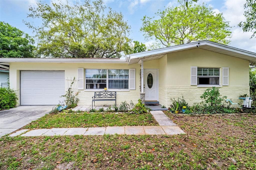 1097 KENWOOD DRIVE