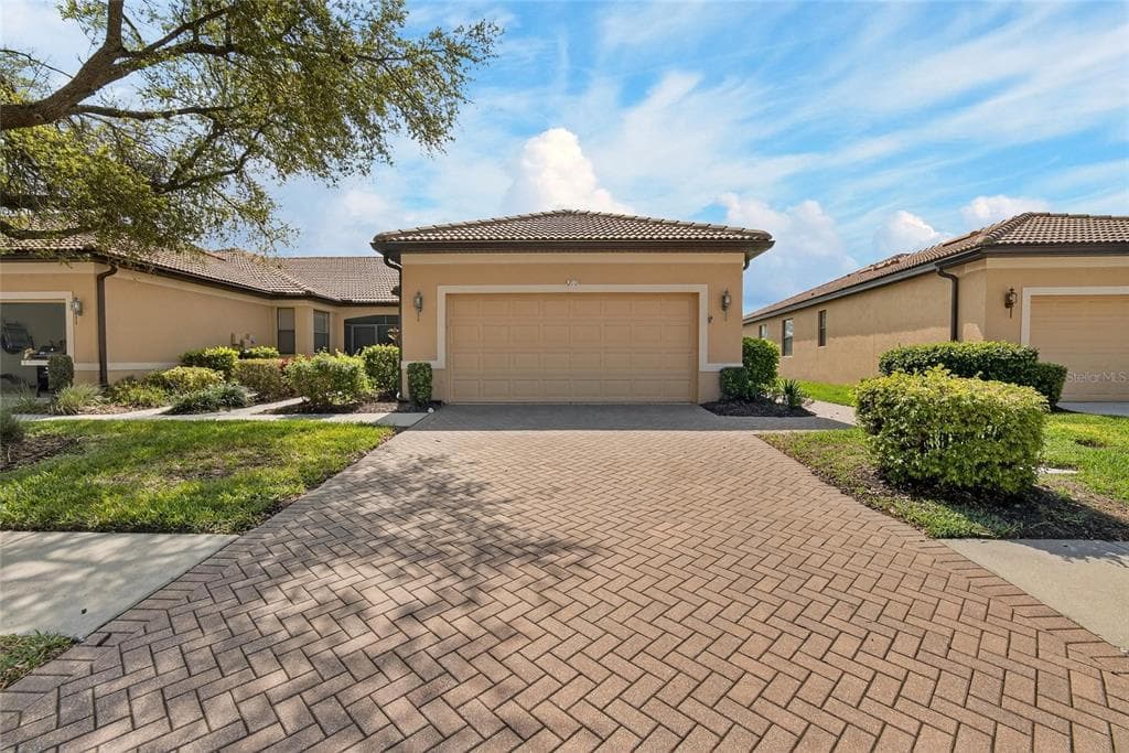 210 SHELL FALLS DRIVE APOLLO BEACH, FL 33572