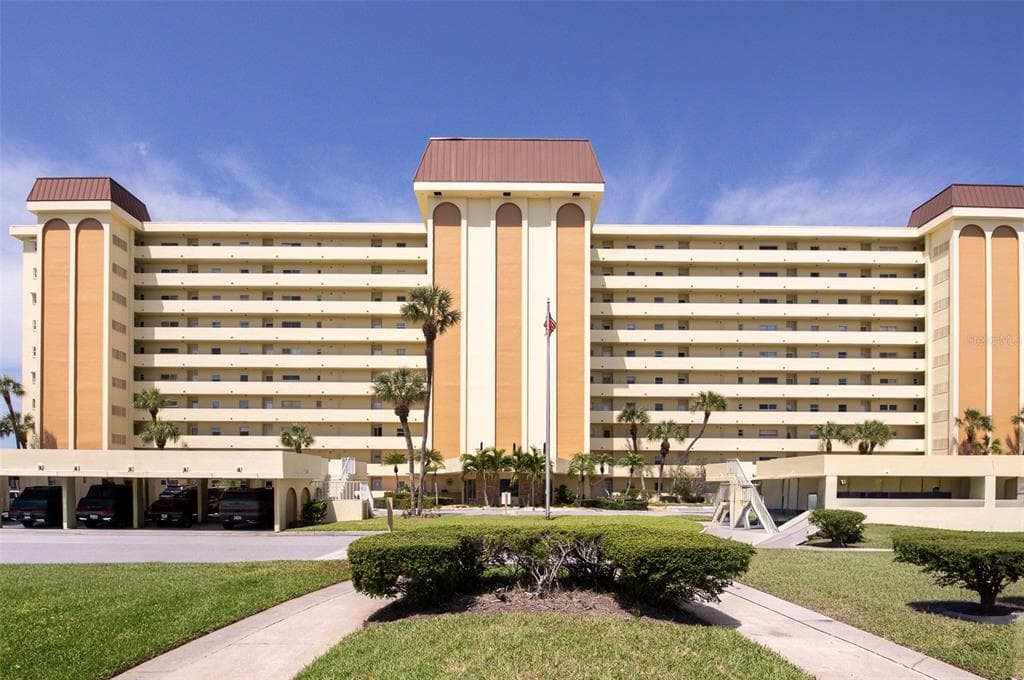 4725 COVE CIRCLE UNIT 207